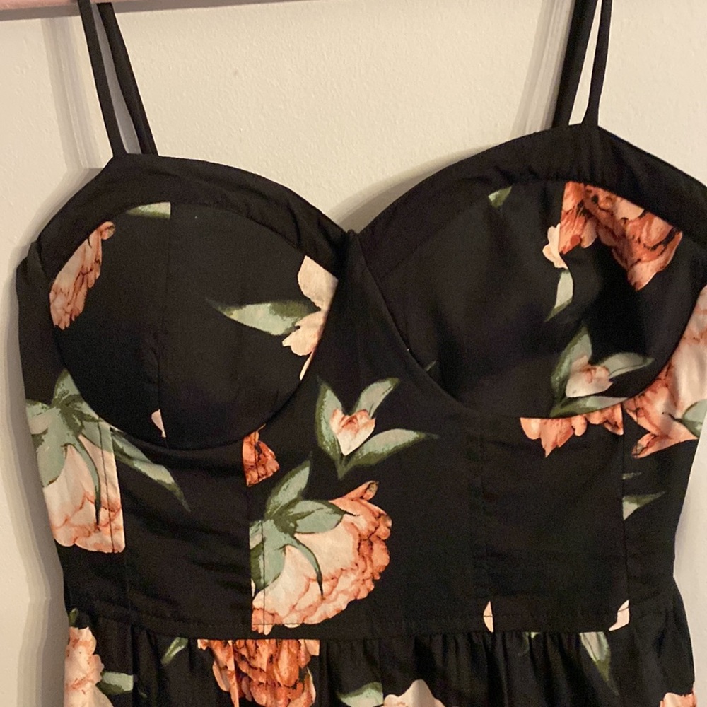 ⭐️ 2/$10 - Band of Gypsies Floral Romper - Picture 2 of 5